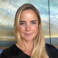 Elise Stribos headshot