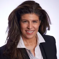 Elizabeth Lages headshot