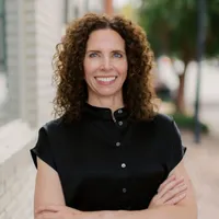 Sandy Cross headshot