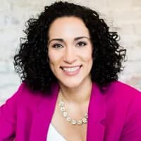 Shannon Ross headshot