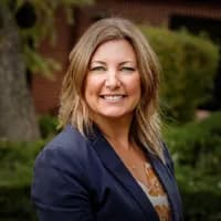 Elizabeth Schmidt headshot