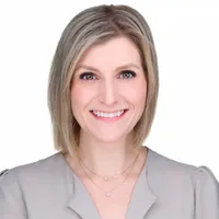 Stephanie Manzelli headshot